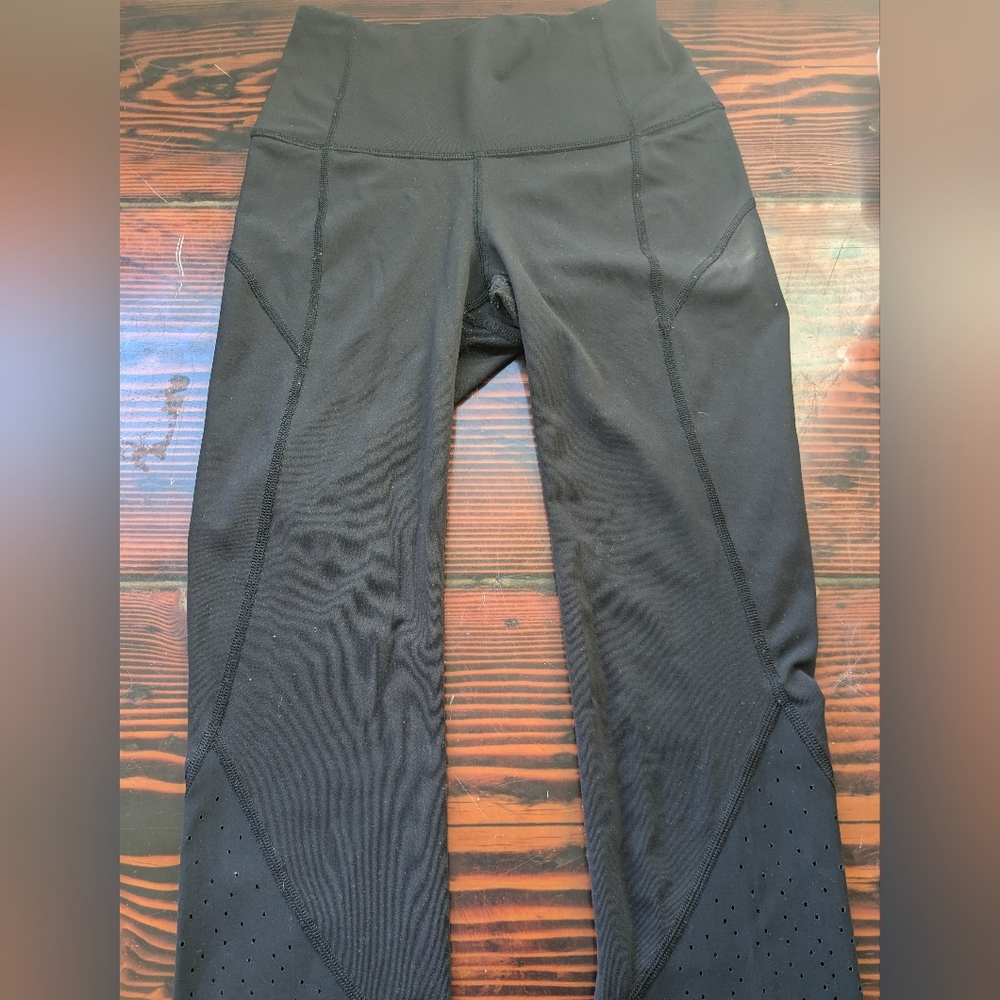 Lululemon Black Laser-Cut Detail Leggings –S